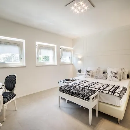 Riviera Carducci בית הארחה 4*