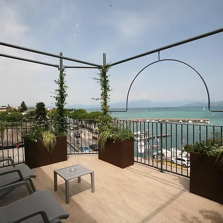 Riviera Carducci בית הארחה 4*