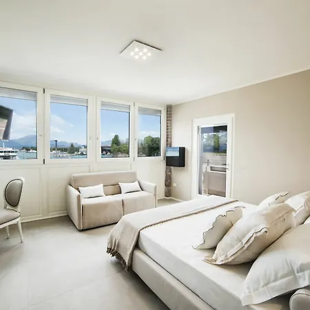 Riviera Carducci בית הארחה 4*